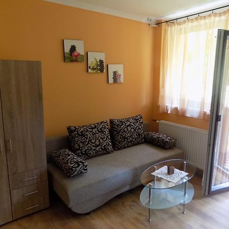 Narcisz Apartman Дьюла Екстер'єр фото