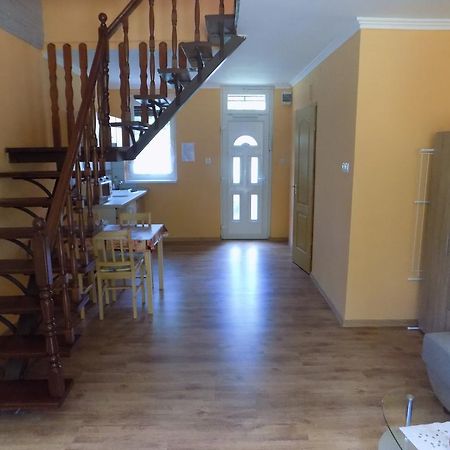 Narcisz Apartman Дьюла Екстер'єр фото